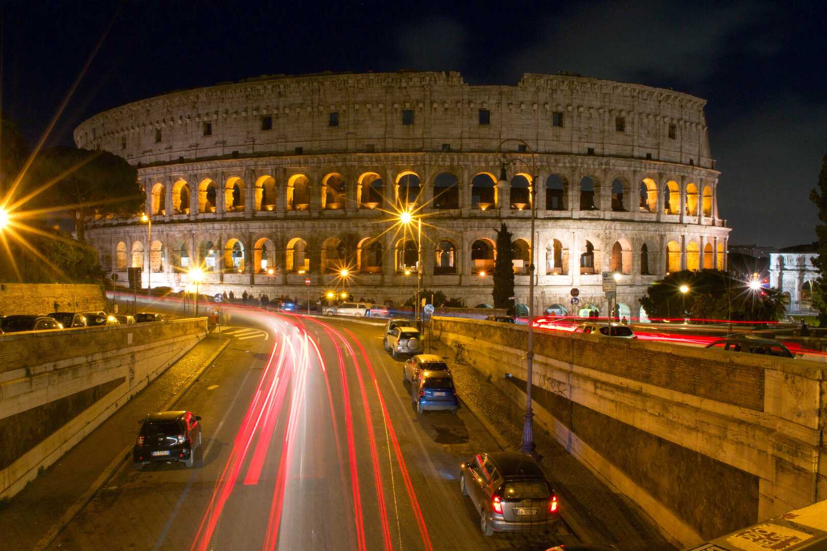 Colosseum 800 euró bírság éjjel beszöktek