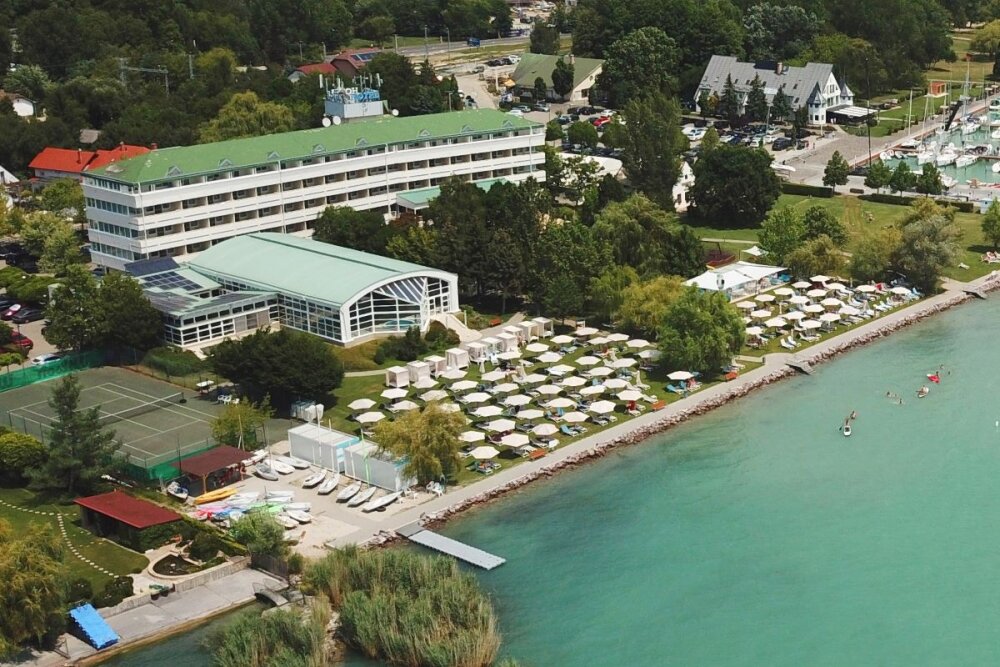 hotel marina port Balatonkenese bezárás rezsi